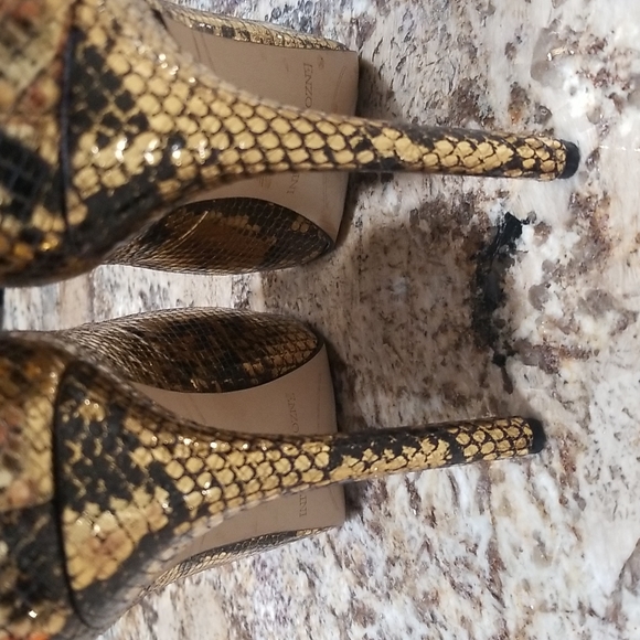 Enzo Angiolini Gold Snakeskin Heels> Size 8 1/2 - Picture 4 of 6